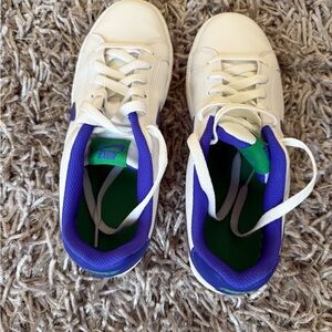 Nike Sneakers in White and Purple